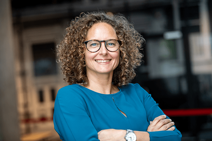 Wie is Esther van der Voort